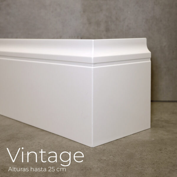 Rodapié blanco lacado Vintage
